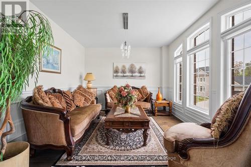 94 Ruby Ridge, Oro-Medonte, ON - Indoor Photo Showing Living Room