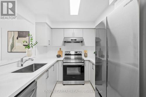 Lph17 - 39 Pemberton Avenue, Toronto, ON - Indoor Photo Showing Kitchen With Upgraded Kitchen