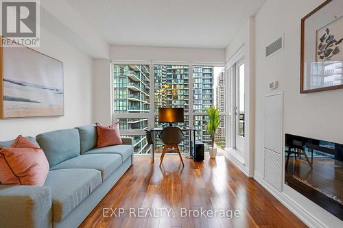 1705 - 510 Curran Place, Mississauga, ON - Indoor Photo Showing Living Room