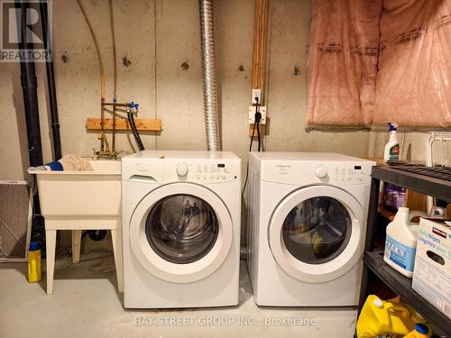 39 - 4600 Kimbermount Avenue, Mississauga, ON - Indoor Photo Showing Laundry Room