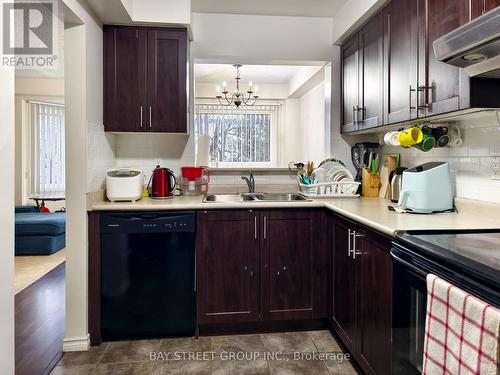 39 - 4600 Kimbermount Avenue, Mississauga, ON - Indoor Photo Showing Kitchen With Double Sink