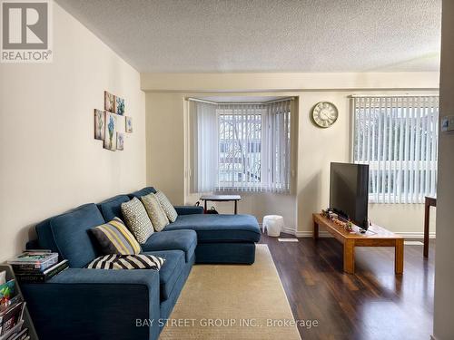 39 - 4600 Kimbermount Avenue, Mississauga, ON - Indoor Photo Showing Living Room