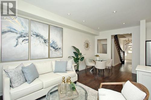 16 True Blue Crescent, Caledon, ON - Indoor Photo Showing Living Room