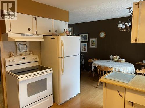 6248 E Purdue Road, Prince George, BC - Indoor Photo Showing Kitchen
