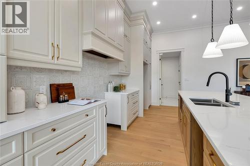 633 Summit Street, Lakeshore, ON - Indoor Photo Showing Kitchen With Double Sink With Upgraded Kitchen
