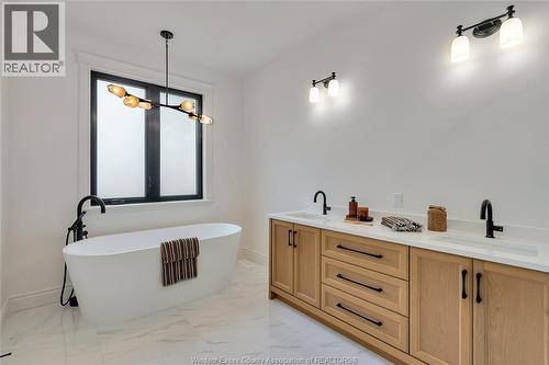633 Summit Street, Lakeshore, ON - Indoor Photo Showing Bathroom