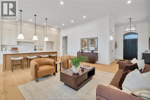 633 Summit Street, Lakeshore, ON - Indoor Photo Showing Living Room
