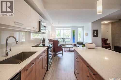 232 Sonnenschein Way, Saskatoon, SK - Indoor Photo Showing Kitchen With Upgraded Kitchen