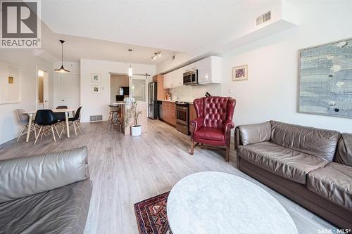 232 Sonnenschein Way, Saskatoon, SK - Indoor Photo Showing Living Room