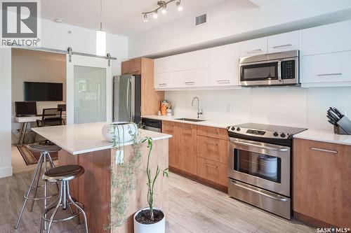 232 Sonnenschein Way, Saskatoon, SK - Indoor Photo Showing Kitchen With Stainless Steel Kitchen With Upgraded Kitchen