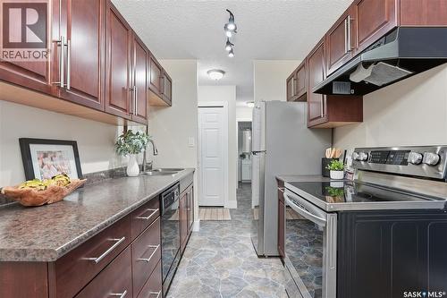 15 274 Pinehouse Drive, Saskatoon, SK - Indoor Photo Showing Kitchen