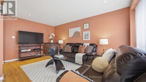 59 Linderwood Drive, Brampton, ON - Indoor Photo Showing Living Room
