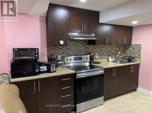 15 Redfinch Way N, Brampton, ON - Indoor Photo Showing Kitchen With Upgraded Kitchen