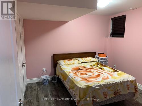 15 Redfinch Way N, Brampton, ON - Indoor Photo Showing Bedroom