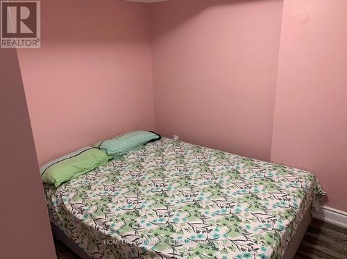 15 Redfinch Way N, Brampton, ON - Indoor Photo Showing Bedroom