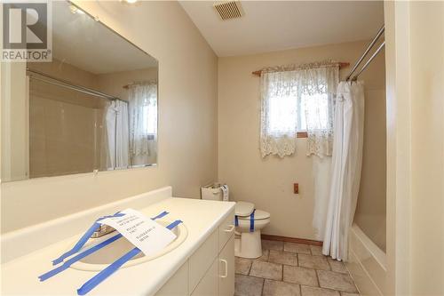 2072 Highgate Road, Sudbury, ON - Indoor Photo Showing Bathroom