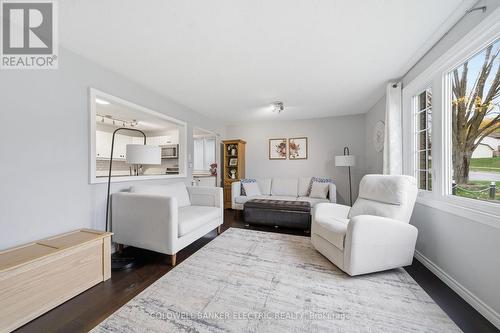 1673 Redwood Drive, Peterborough (Monaghan Ward 2), ON - Indoor Photo Showing Living Room
