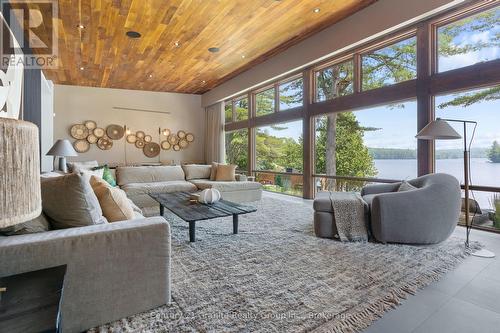 1085 Grace Road, Minden Hills (Minden), ON - Indoor Photo Showing Living Room