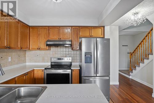 334 Sparrow Circle, Pickering, ON - Indoor Photo Showing Kitchen With Double Sink
