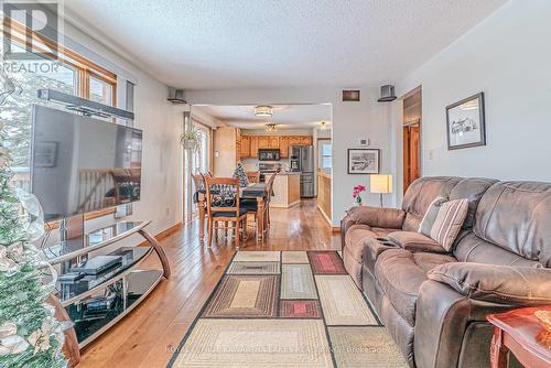 1 Bridle Road, Kawartha Lakes (Ops), ON - Indoor Photo Showing Living Room
