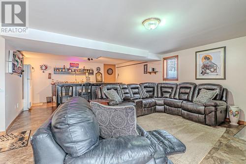 1 Bridle Road, Kawartha Lakes (Ops), ON - Indoor Photo Showing Living Room