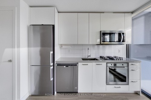 708-458 Richmond Street W, Toronto, ON - Indoor Photo Showing Kitchen With Upgraded Kitchen