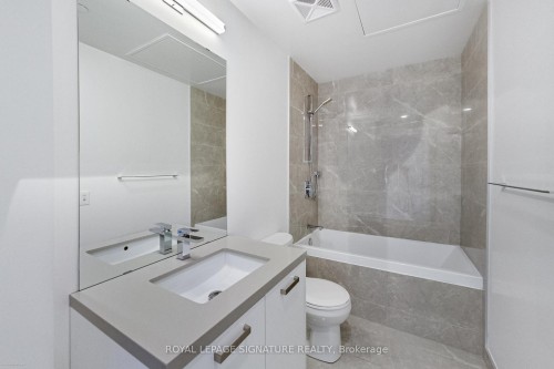 708-458 Richmond Street W, Toronto, ON - Indoor Photo Showing Bathroom