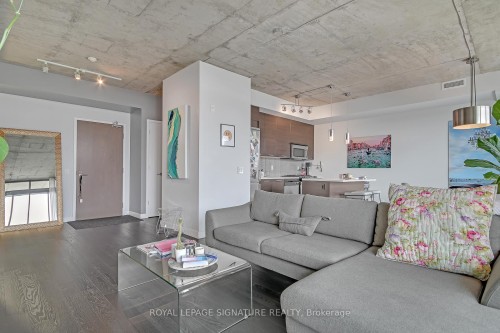 804-90 Broadview Avenue, Toronto, ON - Indoor Photo Showing Living Room