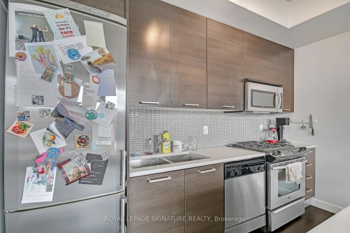 804-90 Broadview Avenue, Toronto, ON - Indoor Photo Showing Kitchen With Double Sink With Upgraded Kitchen