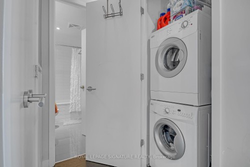 804-90 Broadview Avenue, Toronto, ON - Indoor Photo Showing Laundry Room