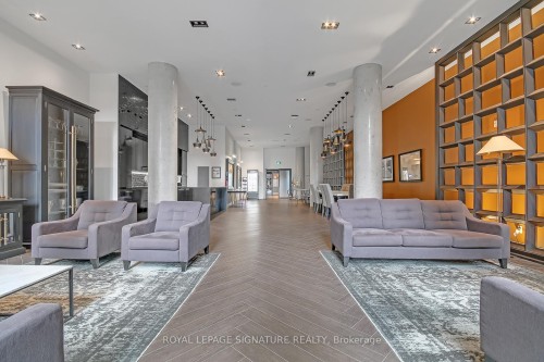 804-90 Broadview Avenue, Toronto, ON - Indoor Photo Showing Living Room