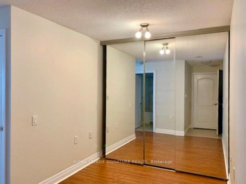 1703-21 Hillcrest Avenue, Toronto, ON - Indoor Photo Showing Other Room