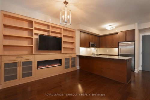 429-1 Old Mill Drive, Toronto, ON - Indoor Photo Showing Kitchen