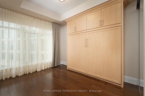 429-1 Old Mill Drive, Toronto, ON - Indoor Photo Showing Other Room