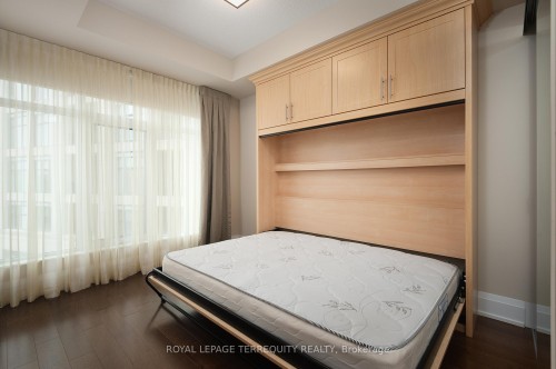 429-1 Old Mill Drive, Toronto, ON - Indoor