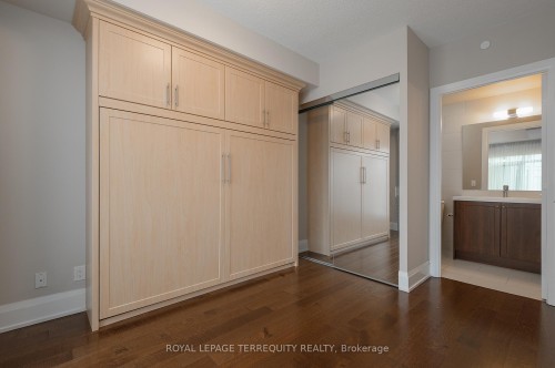 429-1 Old Mill Drive, Toronto, ON - Indoor Photo Showing Other Room