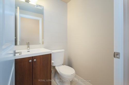 429-1 Old Mill Drive, Toronto, ON - Indoor Photo Showing Bathroom