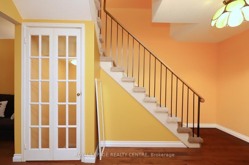 61-1214 Kirstie Court, Oakville, ON - Indoor Photo Showing Other Room