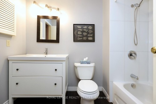 61-1214 Kirstie Court, Oakville, ON - Indoor Photo Showing Bathroom