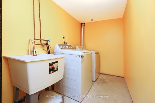 61-1214 Kirstie Court, Oakville, ON - Indoor Photo Showing Laundry Room