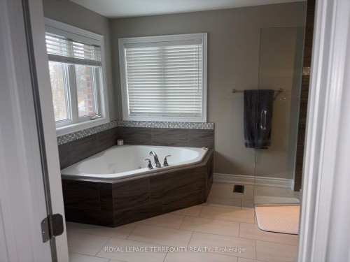 35 Marta Crescent, Barrie, ON - Indoor Photo Showing Bathroom