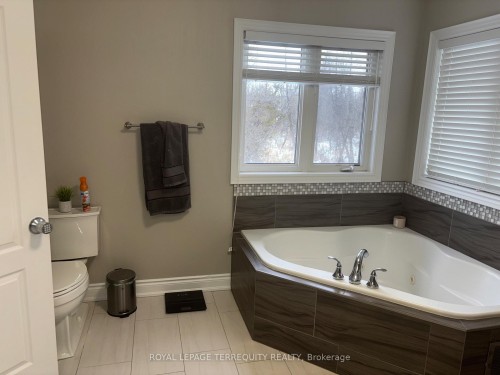 35 Marta Crescent, Barrie, ON - Indoor Photo Showing Bathroom