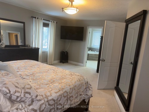 35 Marta Crescent, Barrie, ON - Indoor Photo Showing Bedroom