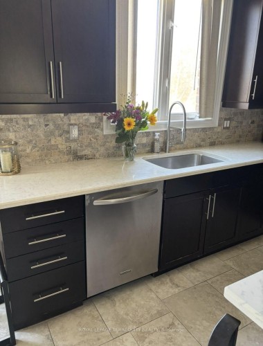 35 Marta Crescent, Barrie, ON - Indoor Photo Showing Kitchen