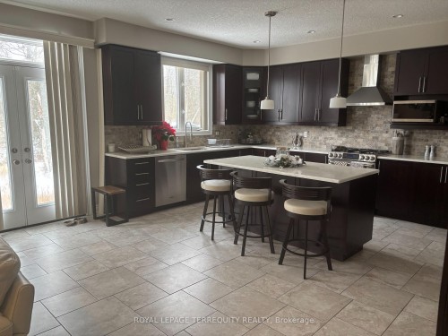 35 Marta Crescent, Barrie, ON - Indoor Photo Showing Kitchen With Upgraded Kitchen
