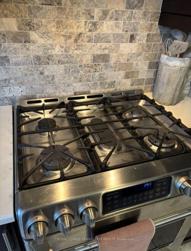 35 Marta Crescent, Barrie, ON - Indoor Photo Showing Kitchen