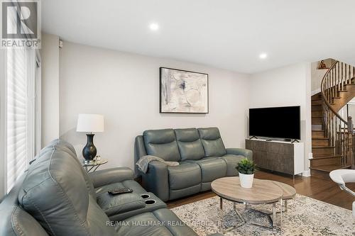 311 Travis Street, Ottawa, ON - Indoor Photo Showing Living Room