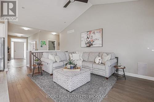 14 Cinnamon Street, Thorold (Rolling Meadows), ON - Indoor Photo Showing Living Room
