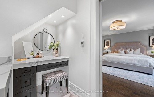 1189 Ostler Court, Mississauga, ON - Indoor Photo Showing Bedroom