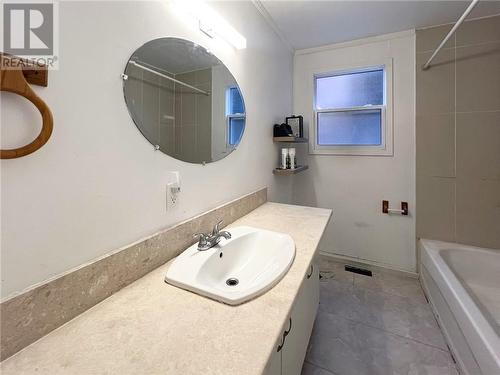 446 Elm Unit# 2, Sudbury, ON - Indoor Photo Showing Bathroom